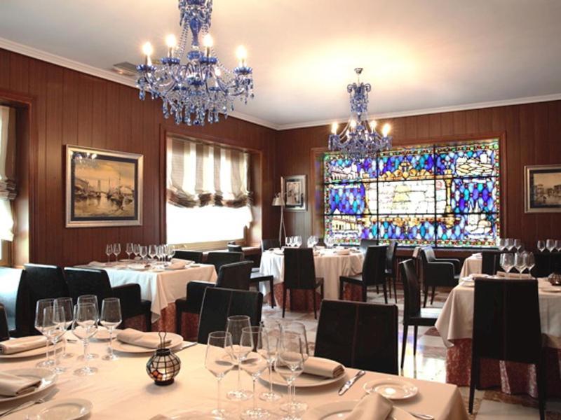 בריביסקה Hotel Restaurante El Valles 4 Estrellas מראה חיצוני תמונה